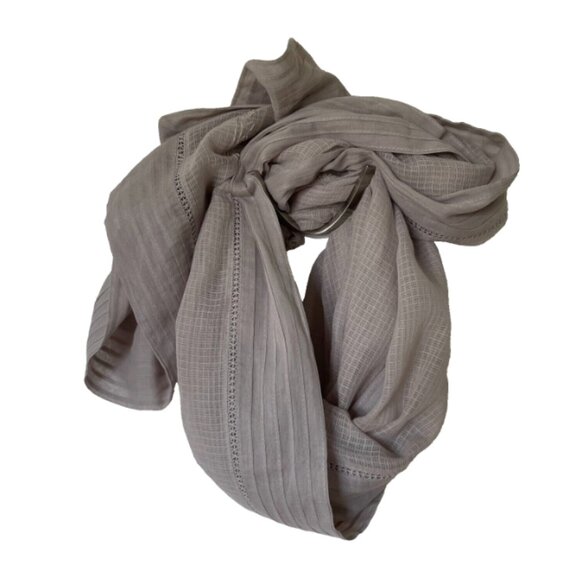 Lightweight Beige Scarf with Delicate Floral Embroidery - Picture 7 of 9